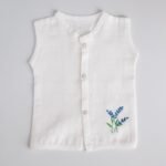 White Muslin Jabla with Embroidered Leaf – 100% Cotton for Newborns
